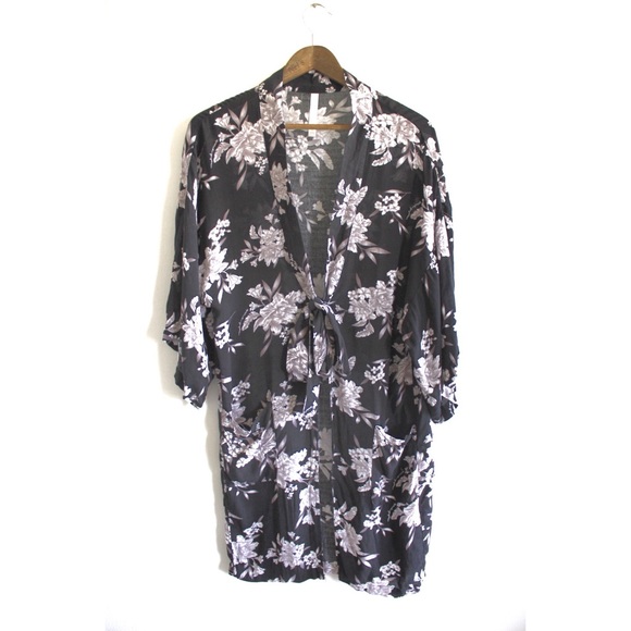 Spiritual Gangster Floral Tied Kimono One Size Fits All - Picture 4 of 16